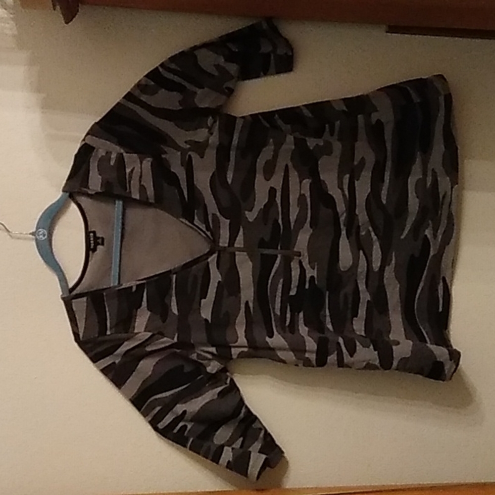 TORRID 3x knit camouflage zipper front 3/4 sleeve top